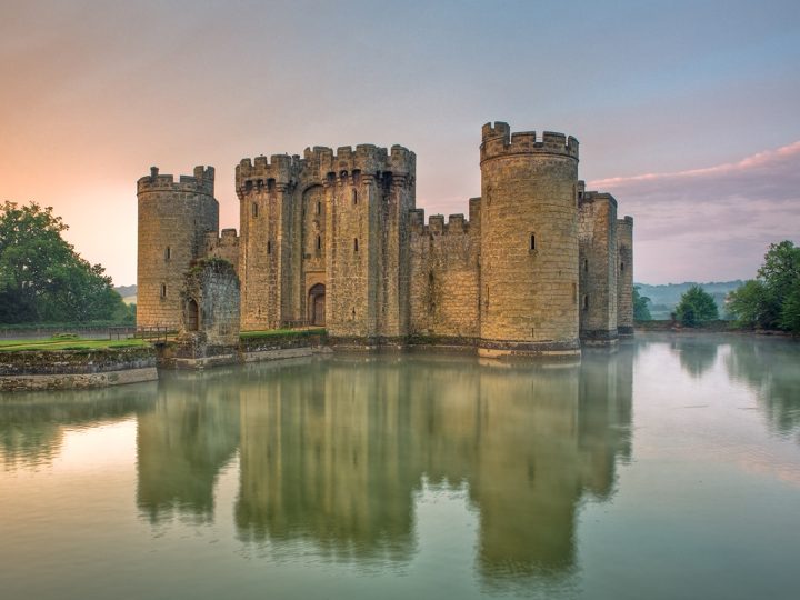 Bodiam Kalesi: Suya Yansıyan Bir Peri Masalı mı, Gerçek Bir Kale mi?