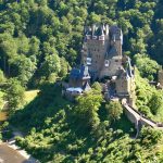 Burg Eltz ve Elzbach deresi