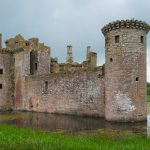Caerlaverock Kalesi avlu
