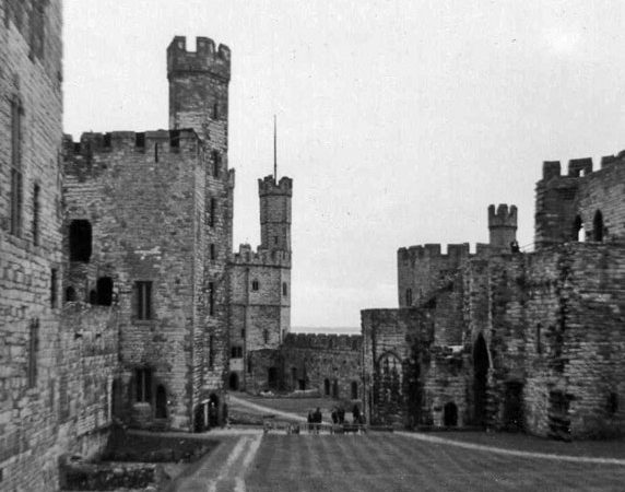 Caernarfon Kalesi: Edward’ın İmparatorluk Rüyası ve İlk Galler Prensi