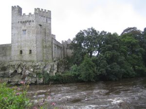 Cahir Kalesi ve Suir Nehri