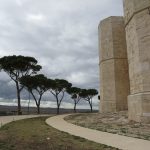 Castel del Monte çevresindeki yürüyüş yolu