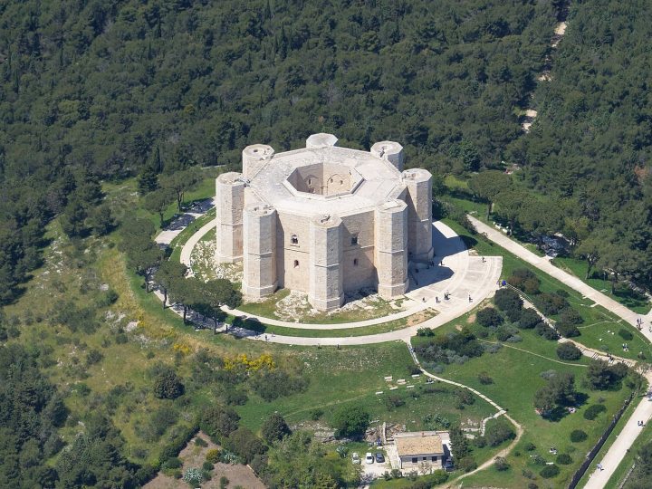Castel del Monte: II. Friedrich’in Sekizgen Gizemi ve Puglia’nın Taş Tacı