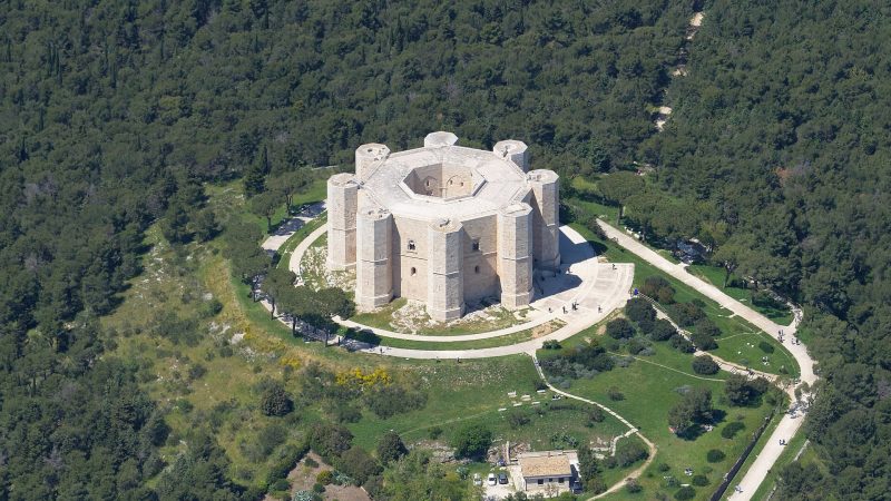 Castel del Monte: II. Friedrich’in Sekizgen Gizemi ve Puglia’nın Taş Tacı