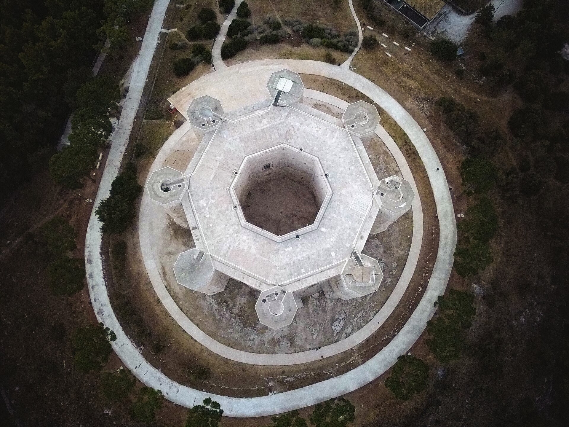 Castel del Monte, Puglia'nın taş tacı