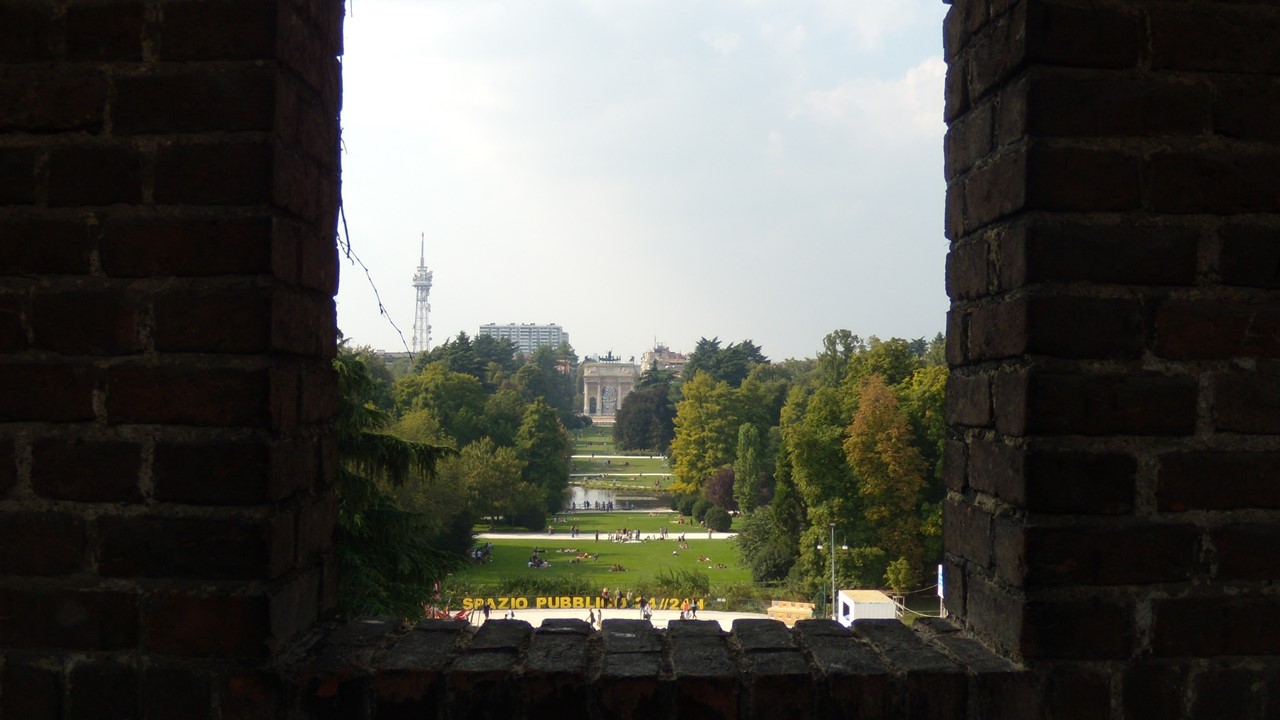 Castello Sforzesco surlarından Parco Sempione manzarası