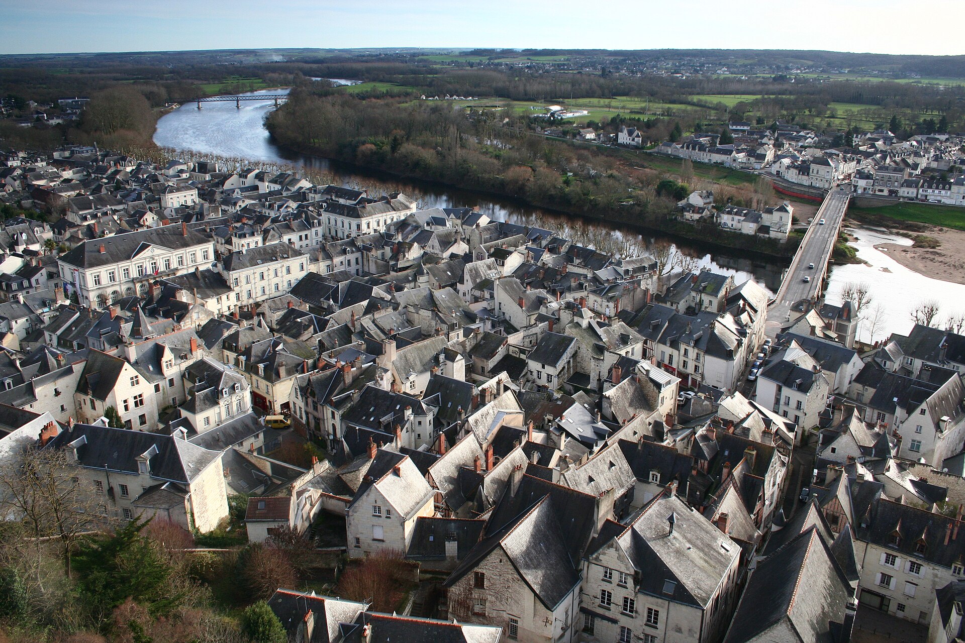 Chinon Kalesi ve Vienne Nehri