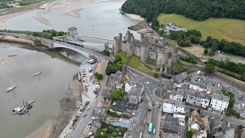 Conwy Kalesi: Sekiz Kule, Bir Kralın Seli ve Avrupa’nın En Sağlam Kasaba Surları