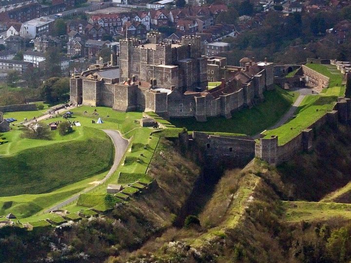 Dover Kalesi: İngiltere’nin Anahtarı ve Yamaçların Altındaki Gizli Tüneller