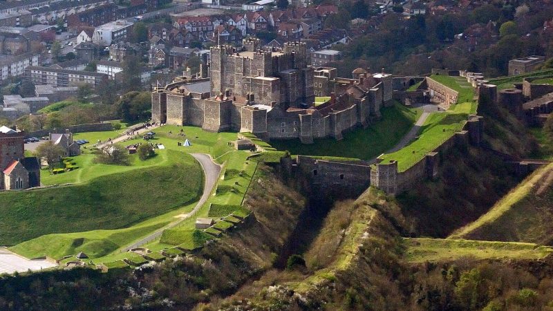 Dover Kalesi: İngiltere’nin Anahtarı ve Yamaçların Altındaki Gizli Tüneller