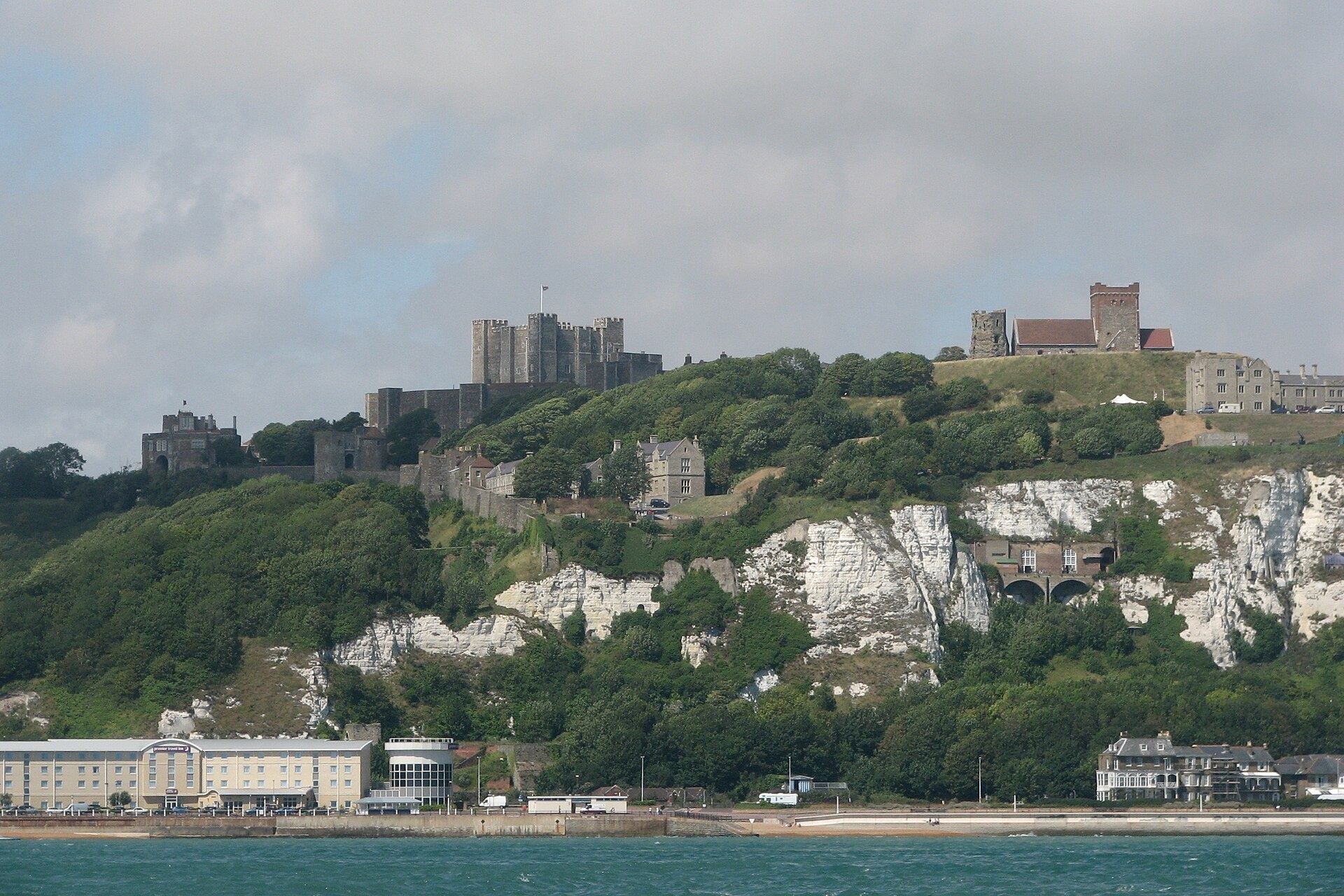 Dover Kalesi ve Manş Denizi