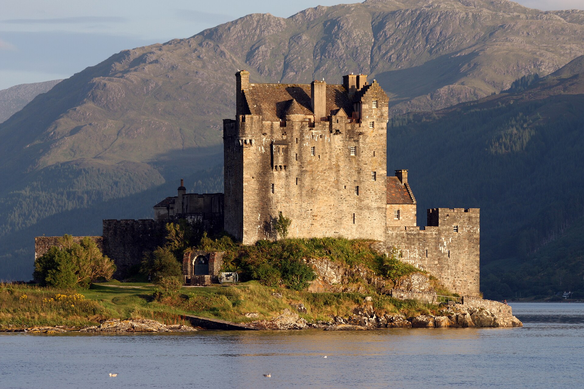 Eilean Donan Kalesi ada üzerinde