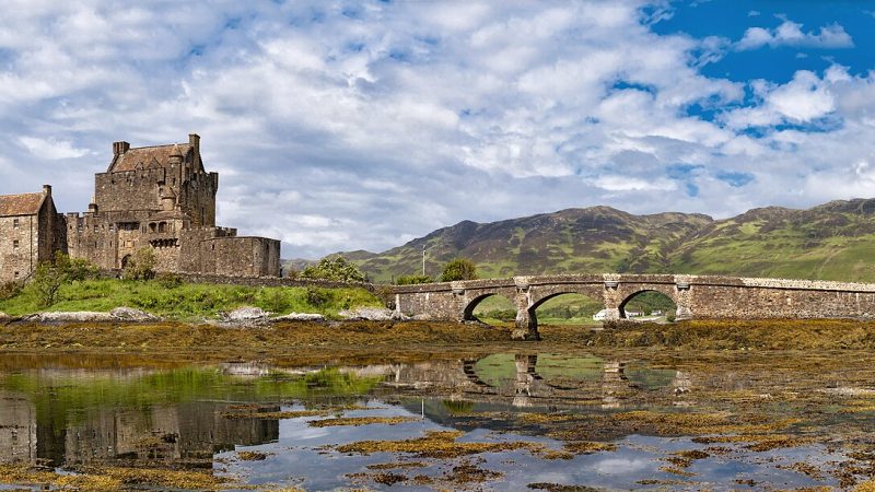 Eilean Donan Kalesi: Üç Gölün Buluştuğu Adada Bir Sadakat ve Diriliş Hikâyesi