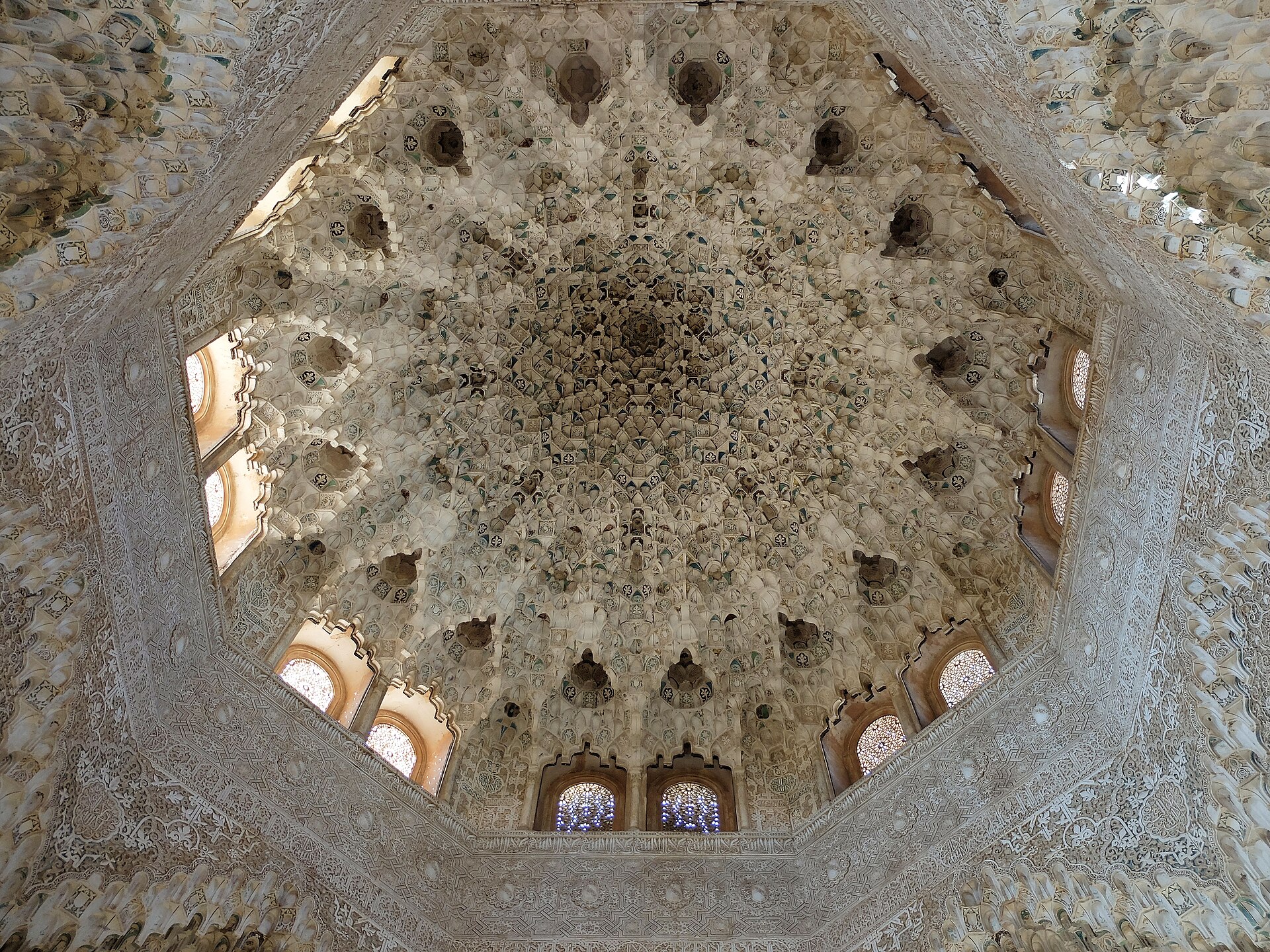 Elhamra Dos Hermanas mukarnas kubbesi