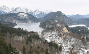 Hohenschwangau Şatosu ve Alpsee gölü