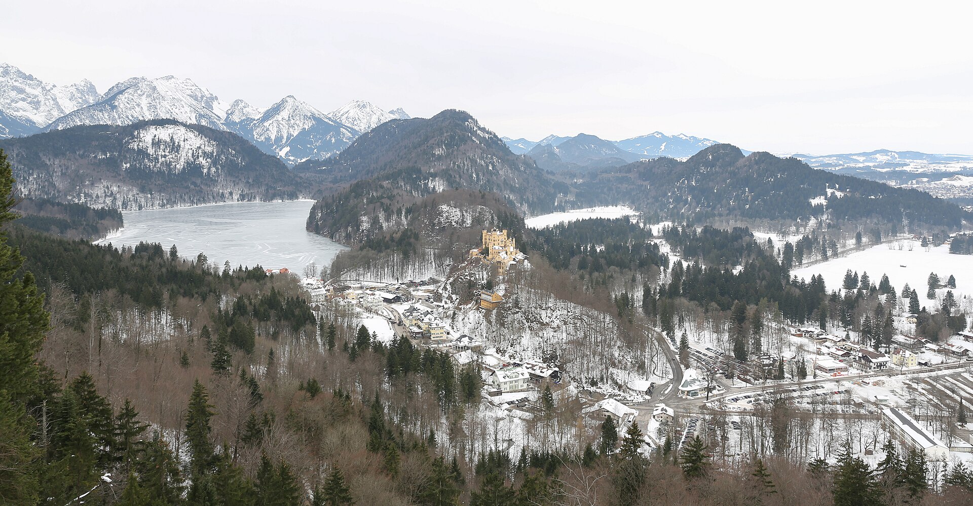 Hohenschwangau Şatosu ve göl