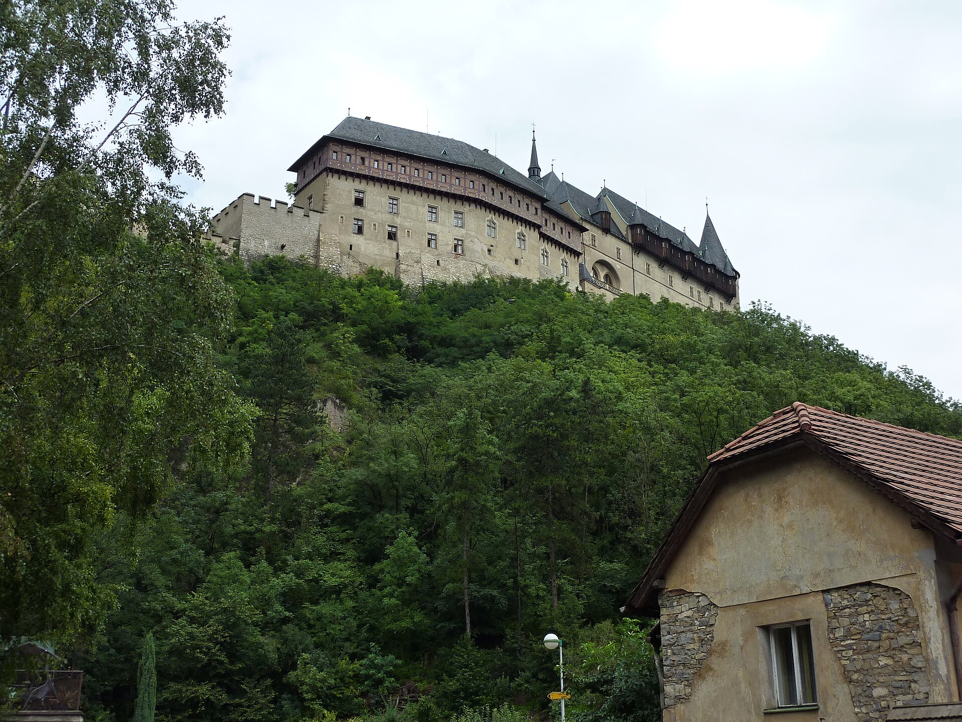 Karlštejn Kalesi avlusu