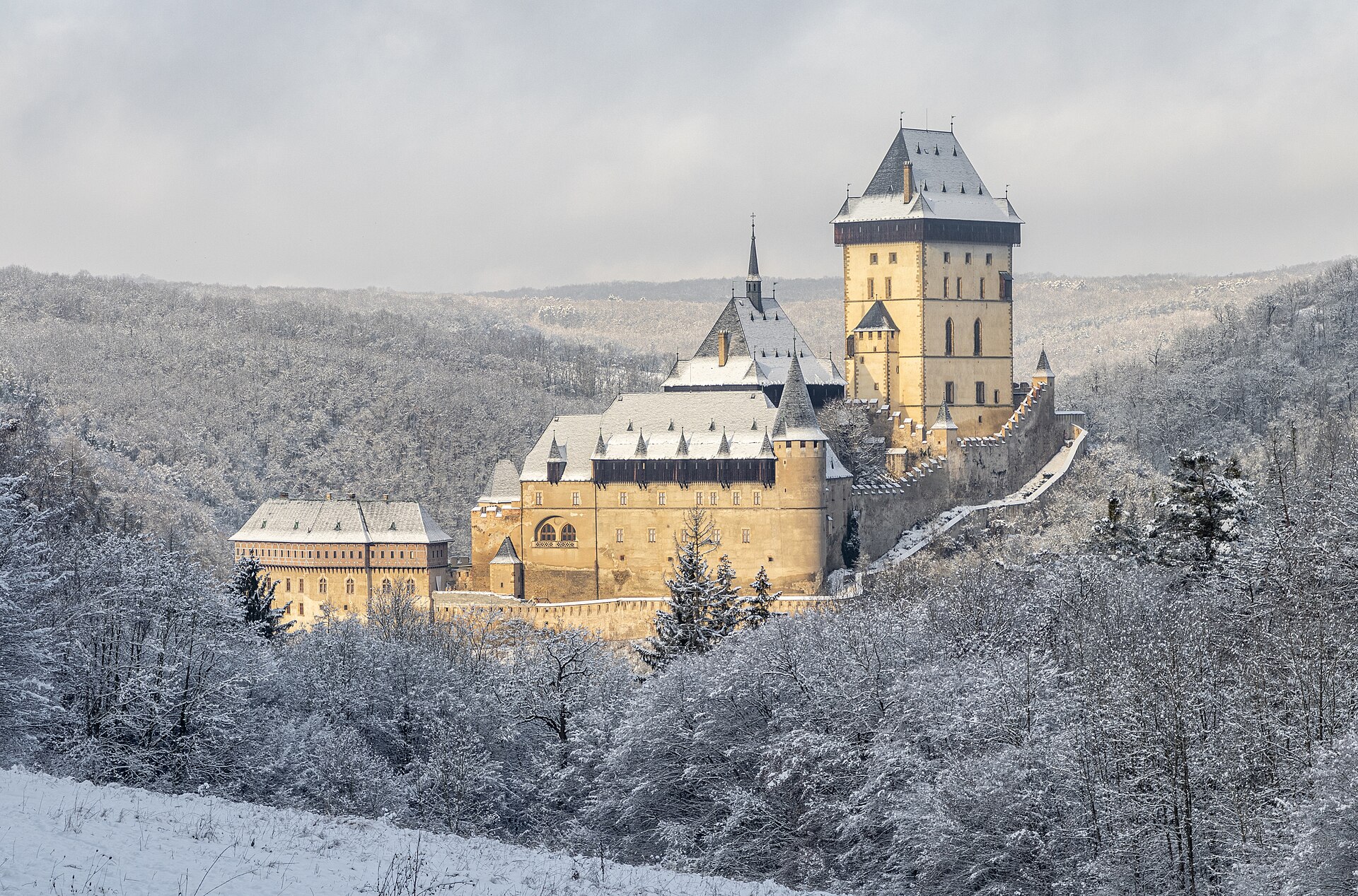 Karlštejn Kalesi kışın