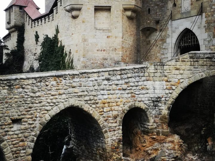 Kreuzenstein Kalesi: Viyana’nın Kapısında Avrupa’nın Parçalarından Kurulan Masal Kalesi
