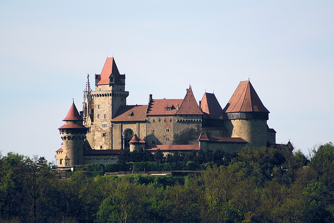 Kreuzenstein Kalesi güneyden