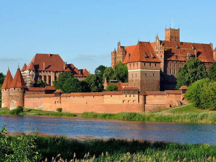 Malbork Kalesi – Dünyanın En Büyük Tuğla Kalesi ve Töton Şövalyeleri’nin Kayıp Başkenti