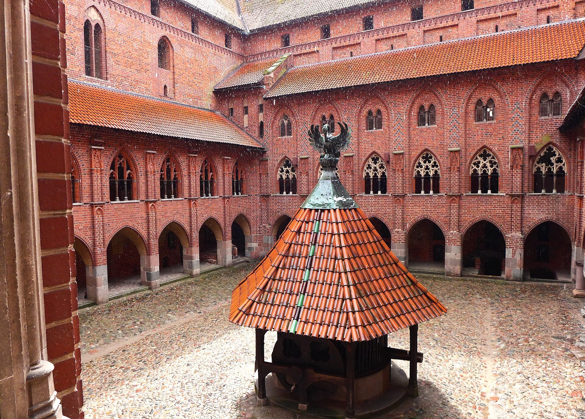 Malbork Yüksek Kale avlusu