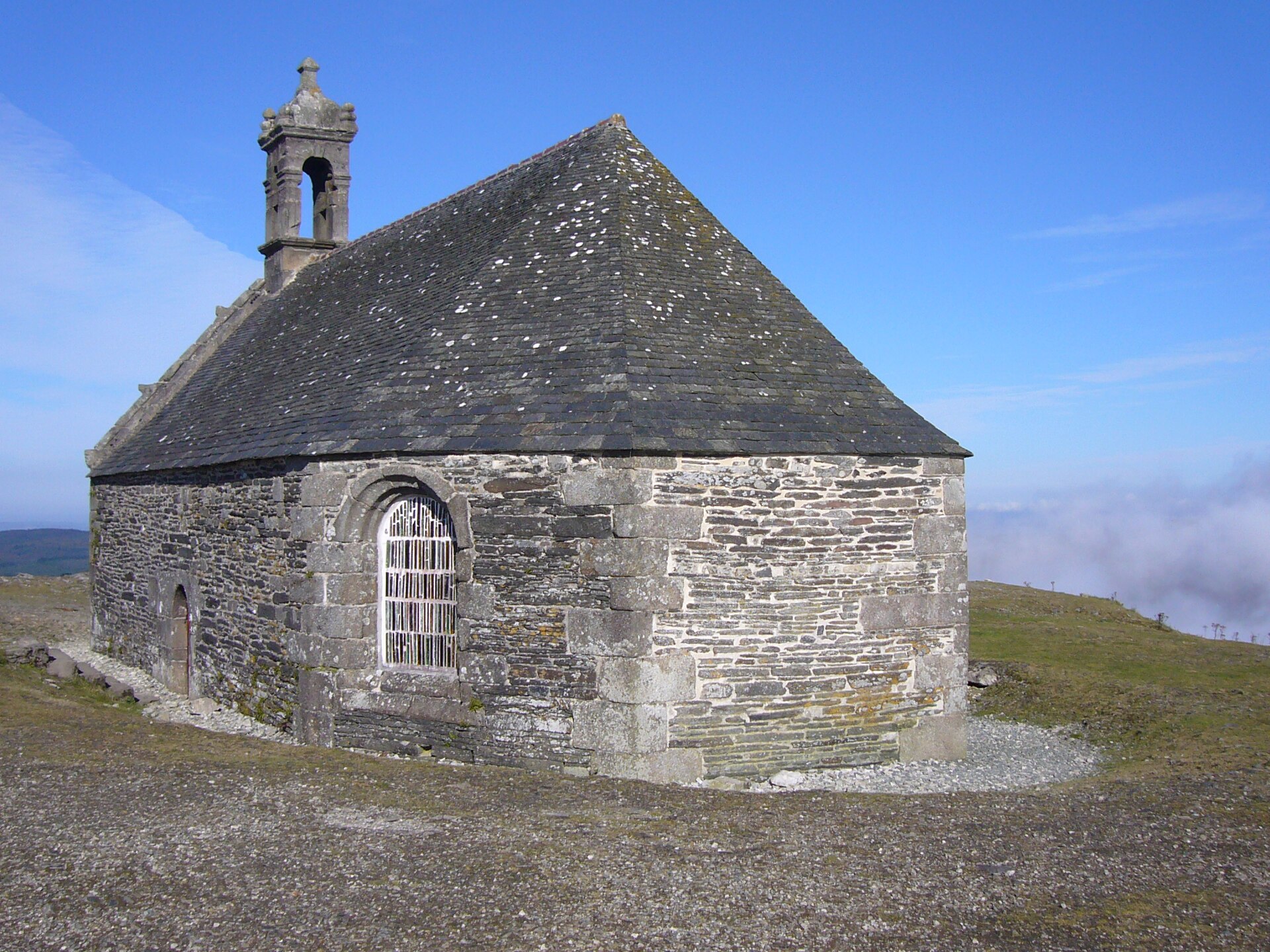 Mont-Saint-Michel köyü ana sokağı