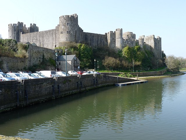 Pembroke Kalesi ve nehir