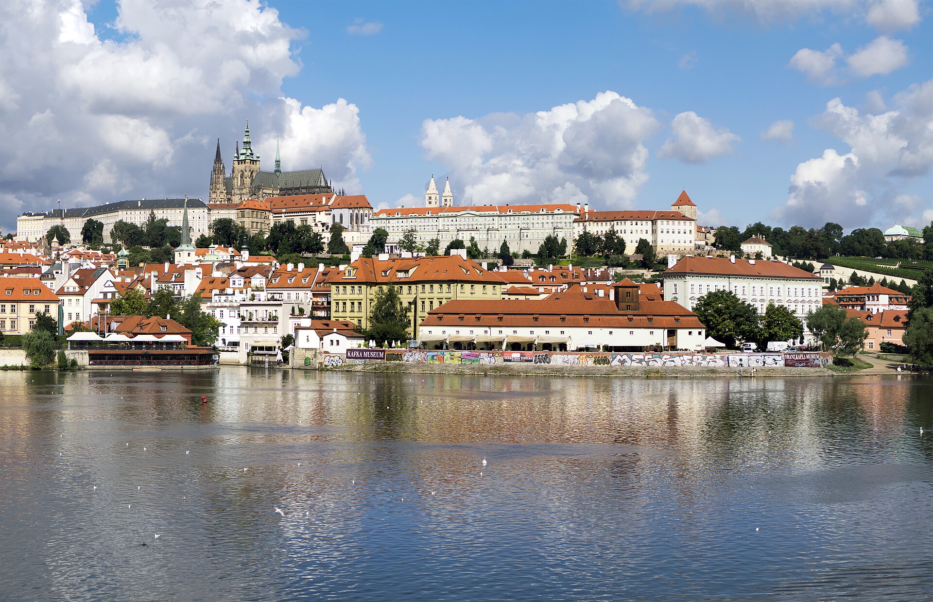 Prag Kalesi ve Vltava Nehri