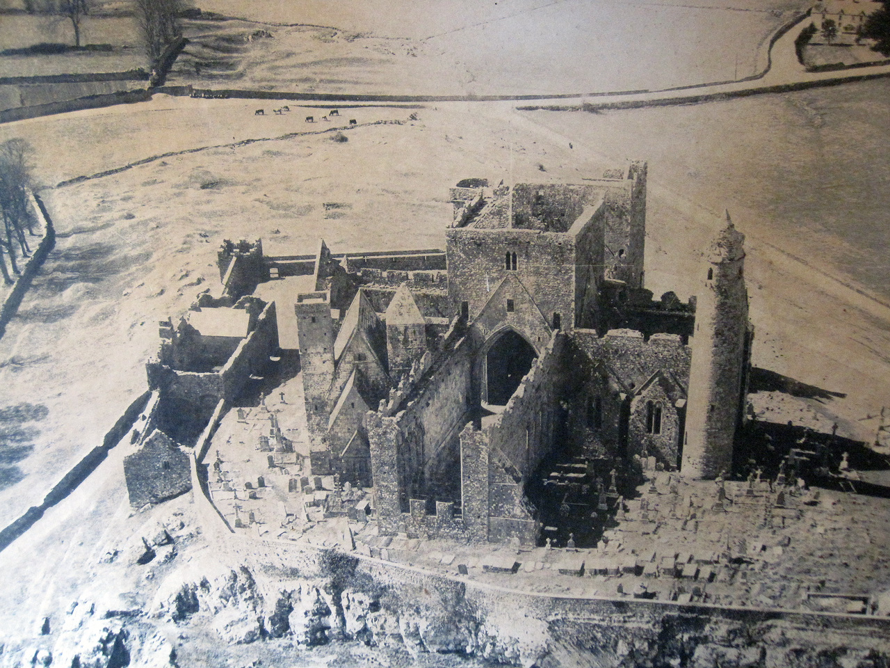 Rock of Cashel havadan görünüm