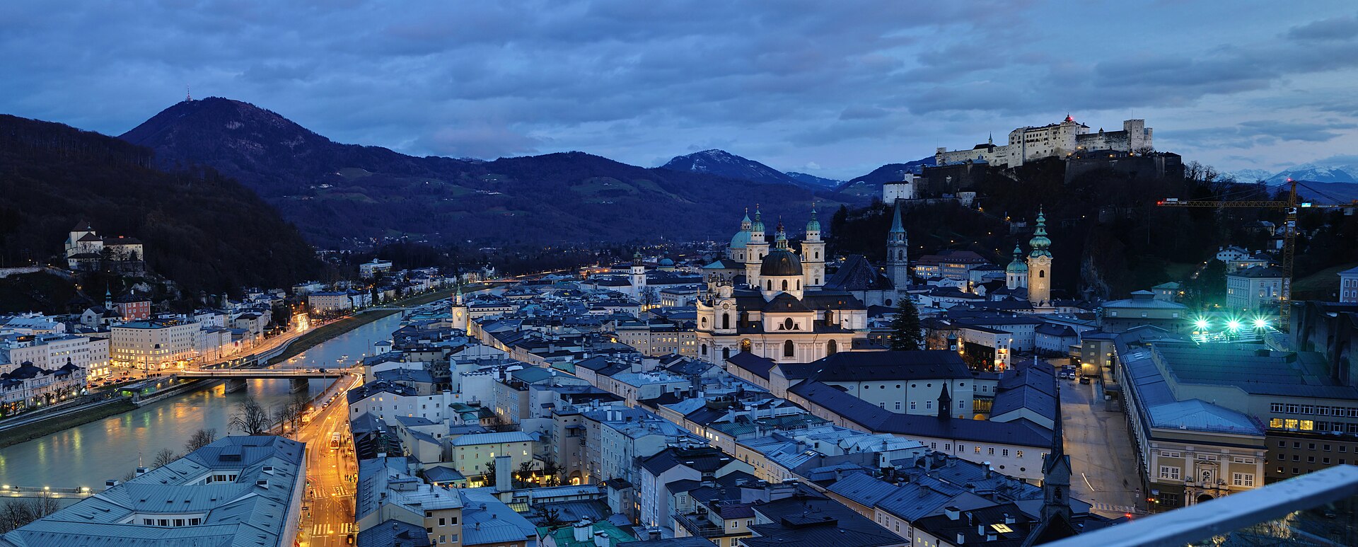 Salzburg ve kale gece