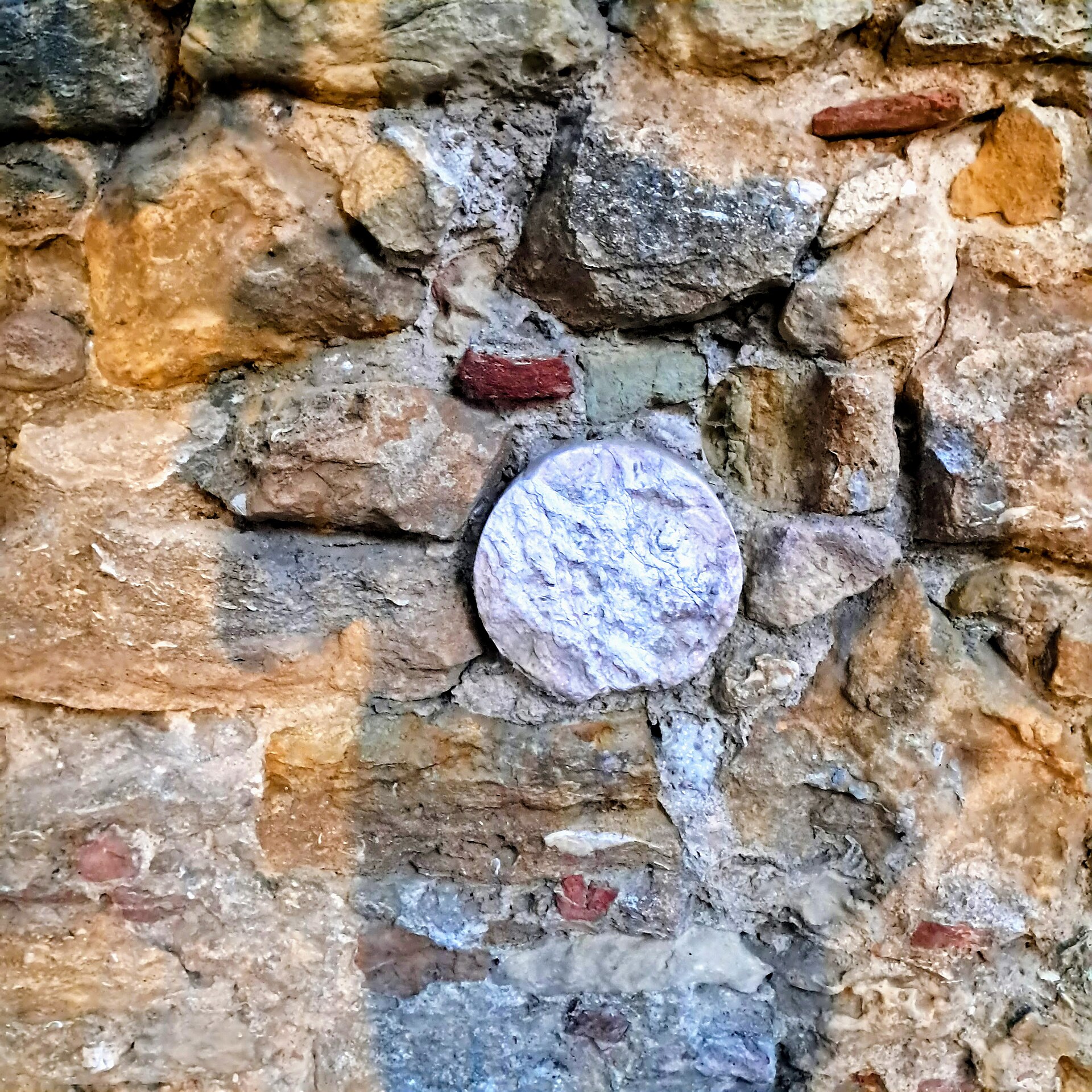 São Jorge Kalesi surundaki Roma dönemi sütun