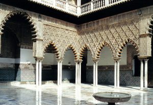 Sevilla Alcázar Kızlar Avlusu Patio de las Doncellas