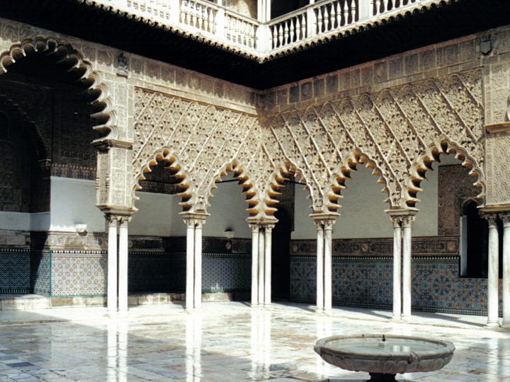 Sevilla Real Alcázar’ı: Avrupa’nın En Eski Yaşayan Sarayı ve Elhamra’nın Kız Kardeşi