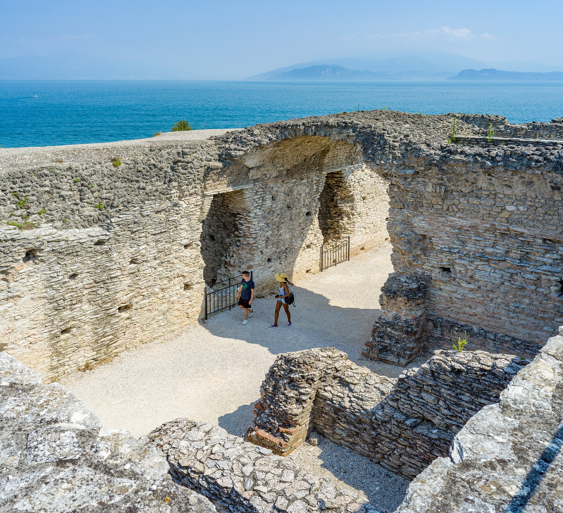 Sirmione'deki Catullus Mağaraları (Roma villası)
