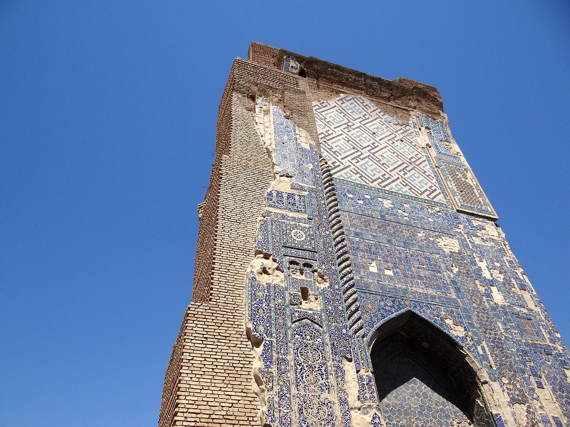 Ak Saray çini süslemeleri