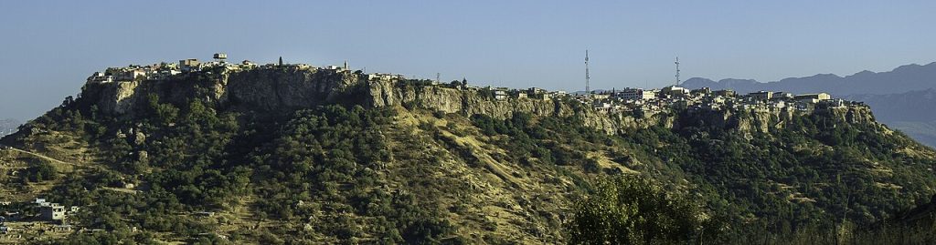 Amadiye panoraması kayalık tepe üzerinde