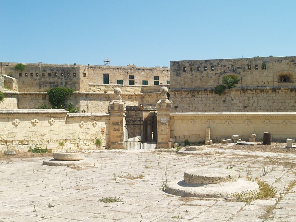 Aziz Elmo Kalesi ve Valletta