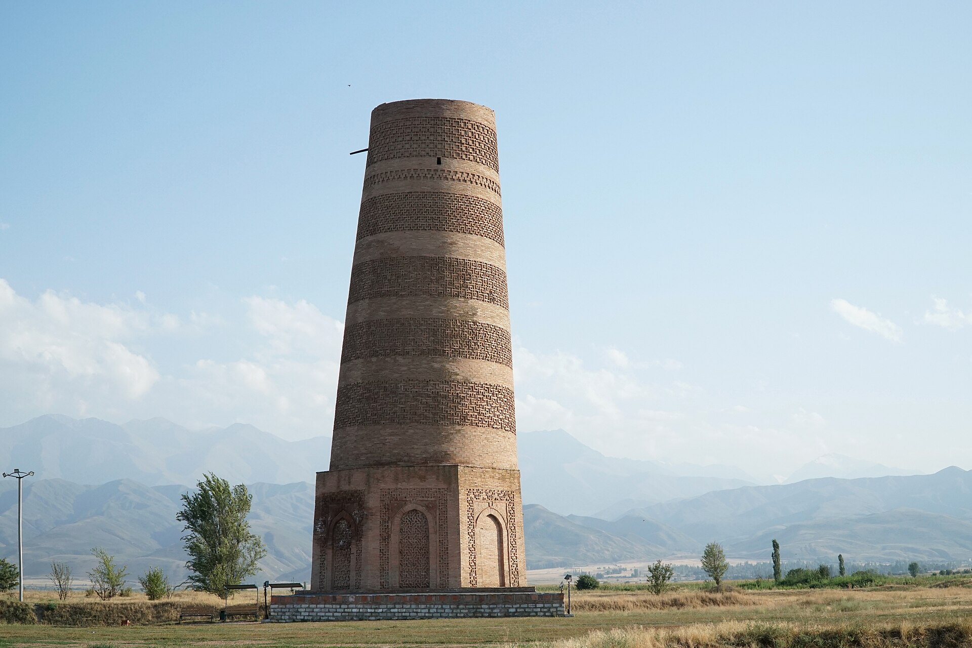 Burana minaresi yakından