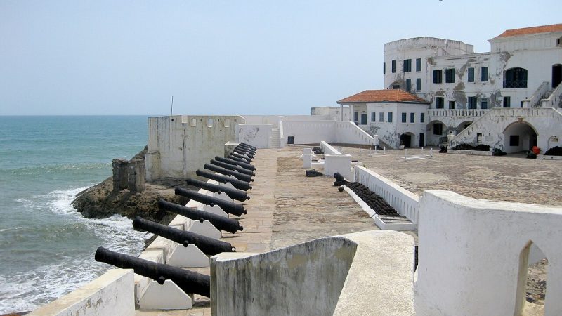 Cape Coast Kalesi: Gana Kıyısında Tarih ve Hafıza