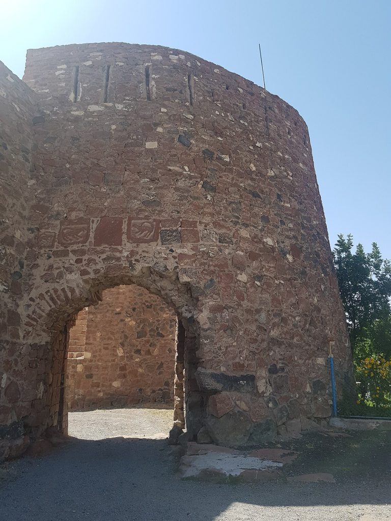 Dashtadem Kalesi'nin dış surları