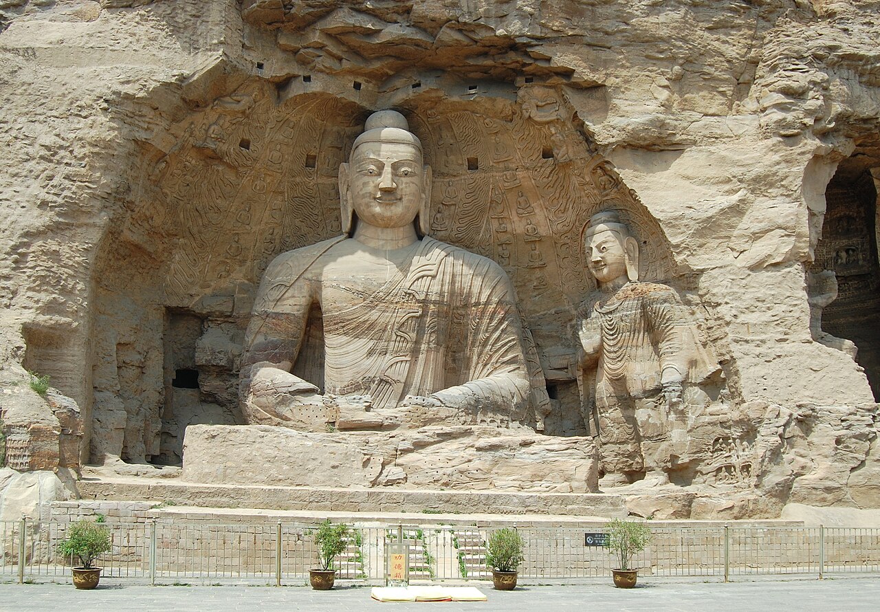 Yungang Mağaraları'ndaki büyük Buda heykeli