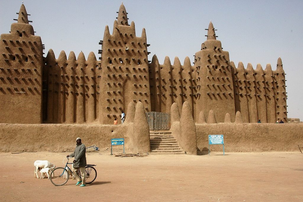 Djenné Büyük Camii kerpiç kuleleri