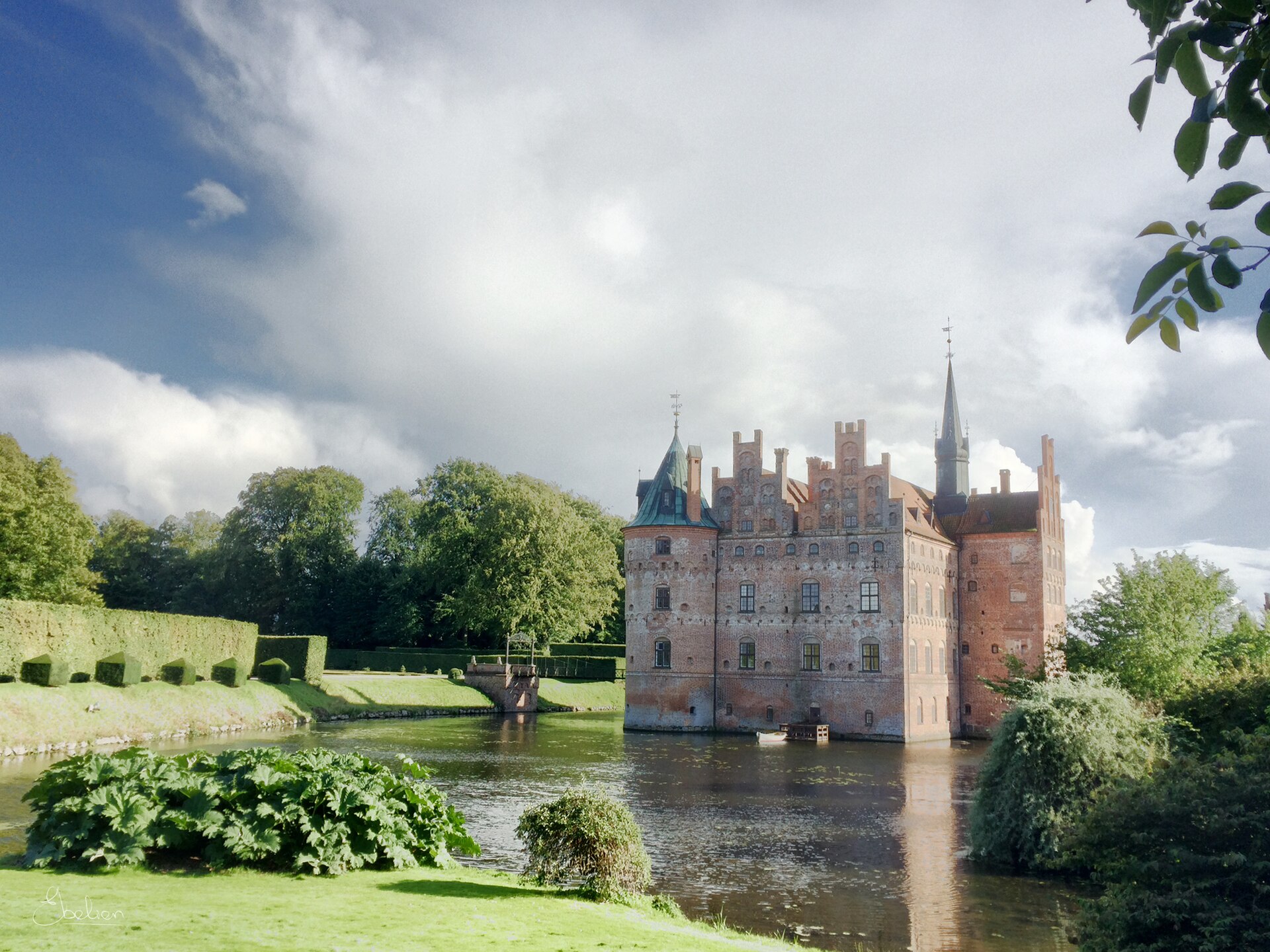 Egeskov Kalesi cephesi