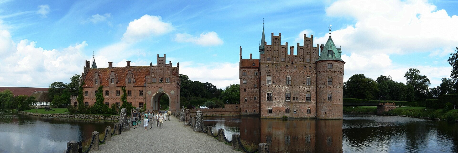 Egeskov Kalesi kuleleri