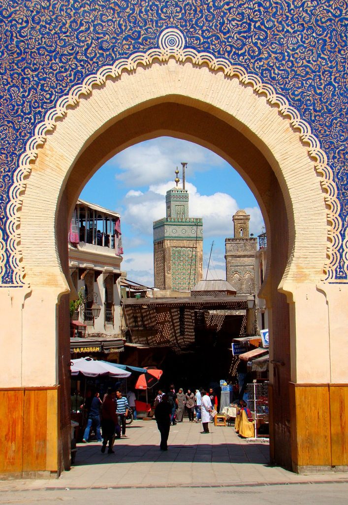 Bab Bou Jeloud içinden Bou İnaniye Medresesi