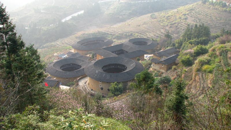 Fucien Tulou’ları: Hakka Halkının Toprak Kale Evleri