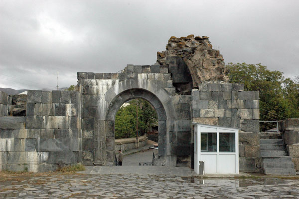 Garni Kalesi surları