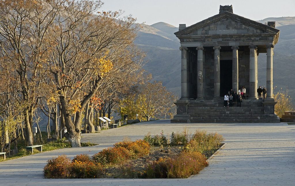 Garni Tapınağı ve vadi