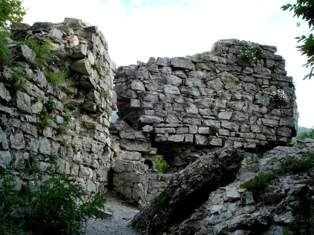 Kalenin taş duvarları